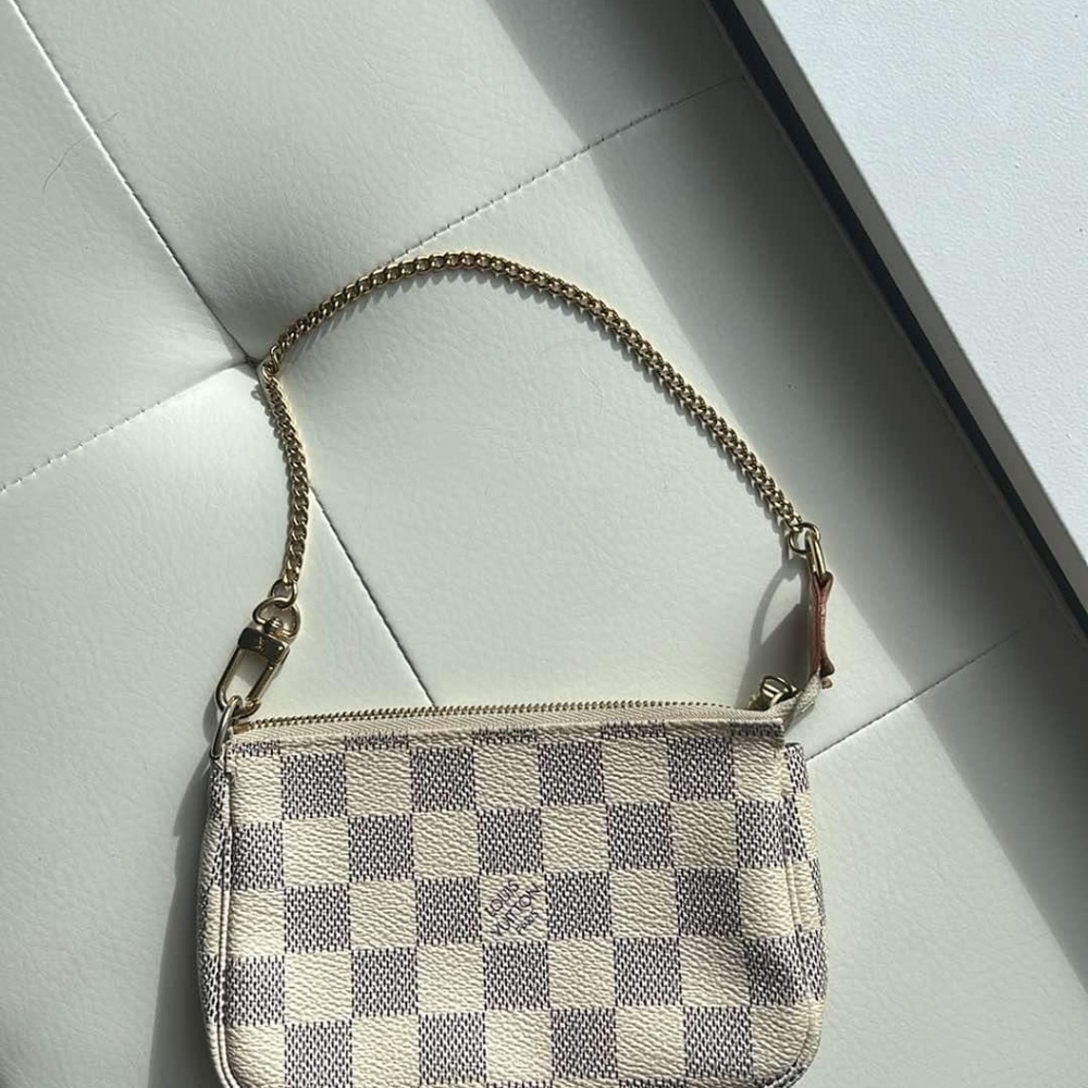 Louis Vuitton mini pochette